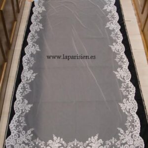 Mantilla bordada a mano