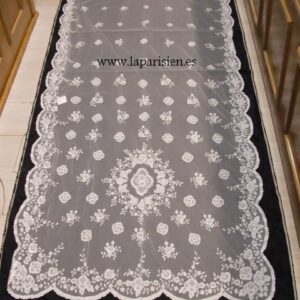 Mantilla bordada a mano
