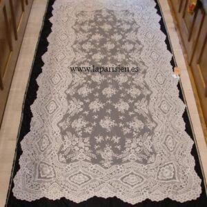 Mantilla bordada a mano