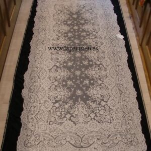 Mantilla bordada a mano