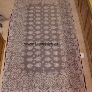 Mantilla bordada a mano