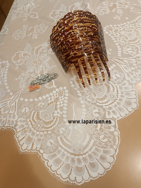Mantilla + PEINETA + BROCHE