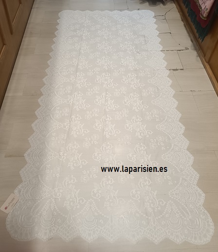 MANTILLA + PEINETA + BROCHE