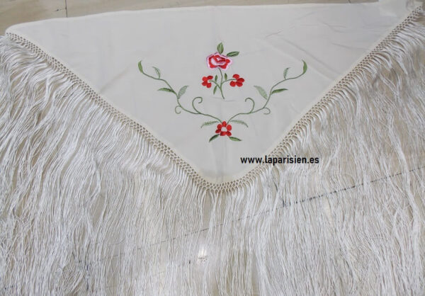Mantoncillo para bebé blanco con flecos blancos y flores rojas y rosas