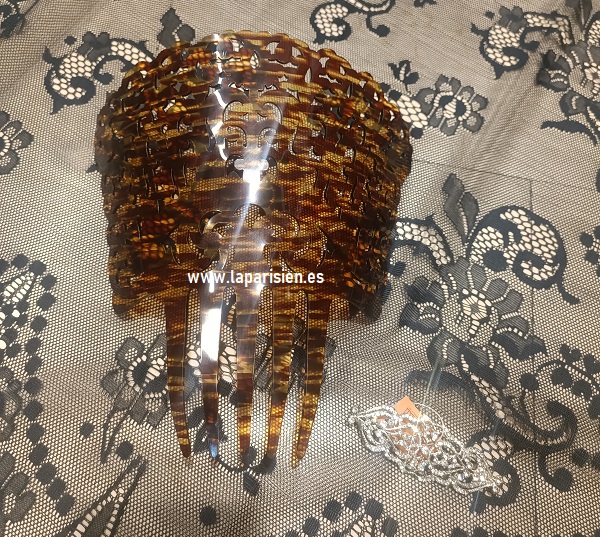 Mantilla Peineta y Broche