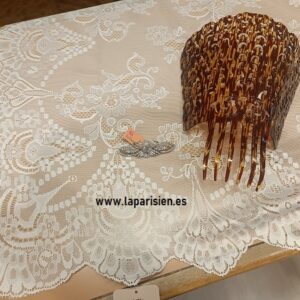 Mantilla, Peineta y Broche