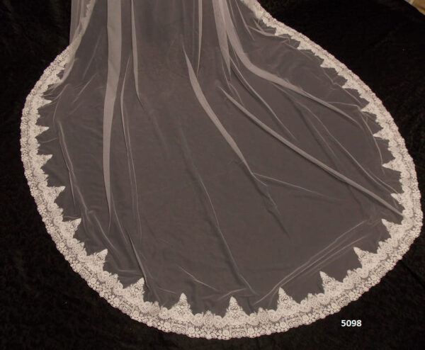 Velo de novia corto.