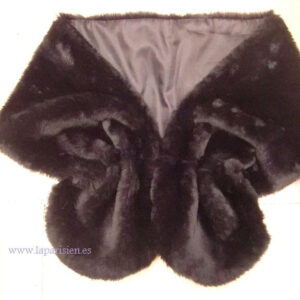 Estola estrecha de 150x30 cm, con cierre. Imitación al mutón negro.