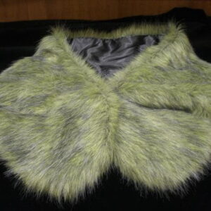 Estola estrecha Color verde, 150x30cm, con cierre.