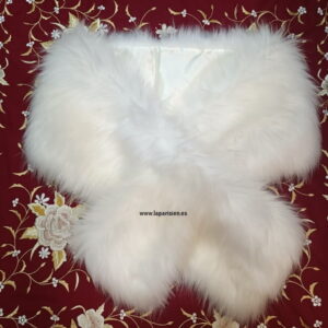 Estola de piel sintética blanco roto. 1,60x0,25 mts