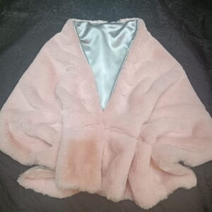 Estola ancha imitación mutón color nude, muy suave y cálida. 150x30 cm