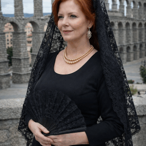MANTILLA NEGRA SEGOVIA