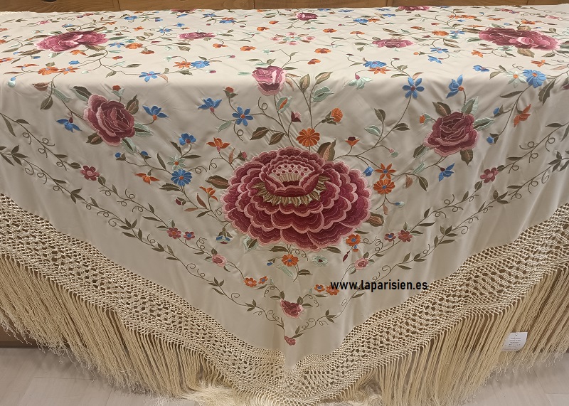 Manton de flor grande de la tienda la parisien