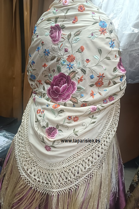 Manton de flor grande de la tienda la parisien