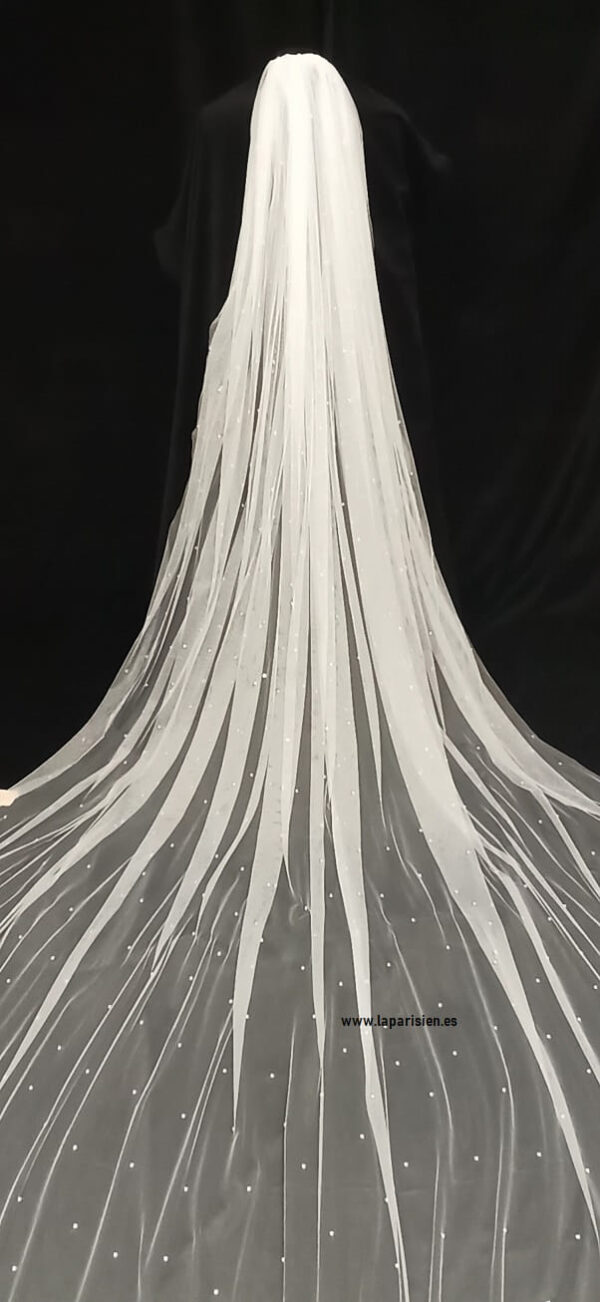 Velo de novia con perlas de la parisien