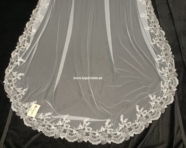 VELO DE NOVIA PUNTILLA HILO PLATEADO cola final