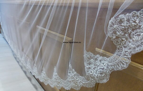 ideal para vestidos con pedrería tratada al ácido.
