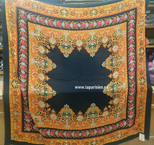 Mantón estilo extremeno de 1.60 metros de longitud, confeccionado en fibrana.