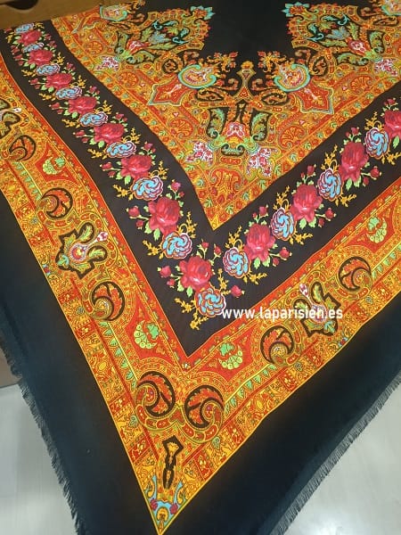 Mantón estilo extremeno de 1.60 metros de longitud, confeccionado en fibrana.