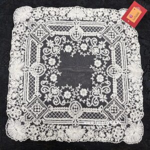 Pañuelo de novia de tul bordado 28x28 cm – Artesanía española