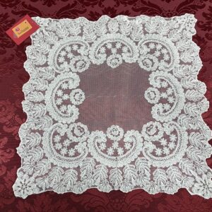 Pañuelo de novia o para imágenes religiosas – Tul bordado artesanal (30x30 cm)