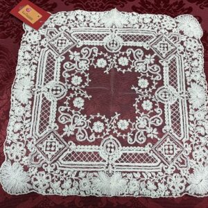 Pañuelo de novia de tul bordado 28x28 cm – Artesanía española