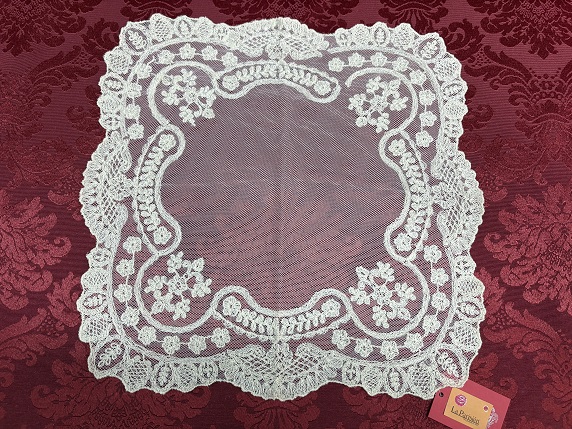 pañuelo de tul bordado blanco natural con encaje floral artesanal 30x30 cm España