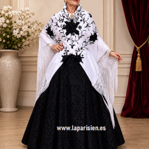Conjunto de falda regional negra y mantón de Manila blanco y negro en La Parisién Zaragoza