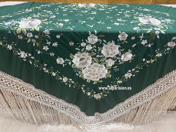 Mantón de Manila verde bordado marfil 132x132 cm con dos esquinas diferentes