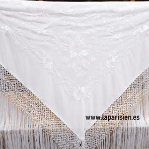 Mantón de Manila mediano blanco con bordados blancos y fleco artesanal de 45 cm vendido en La Parisién Zaragoza desde 1911.