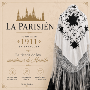 Mantón de Manila blanco con bordados negros y fleco artesanal en La Parisién Zaragoza Descripción: Mantón de Manila artesanal en color blanco con elegantes bordados negros florales y fleco anudado a mano.