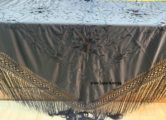 Mantón de Manila negro bordado negro artesano de seda 132x132 cm